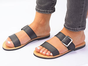 Mules BAIA à boucles couleur Noir - SolaMoka : Sandales en cuir pour femmes faites à la main en Grèce